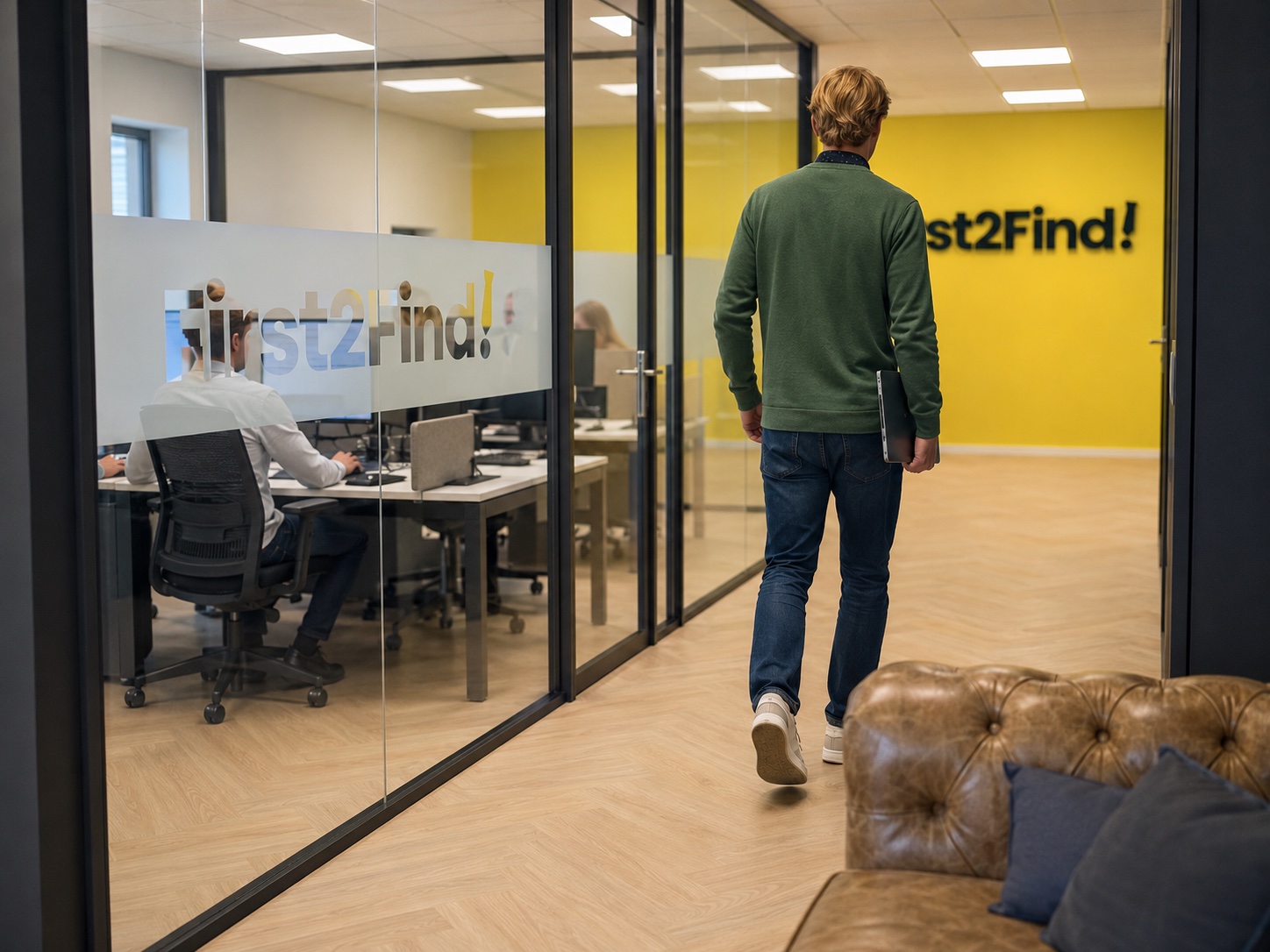 Collega's aan het werk op het kantoor van First2Find in Groningen